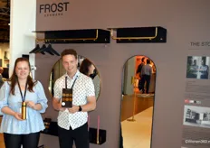 Het jonge Deense bedrijf Frost is specialist op het gebied van staal. Simone Lykke en Allan Jensen laten zien dat er gewerkt wordt met negen verschillende afwerkingen.
